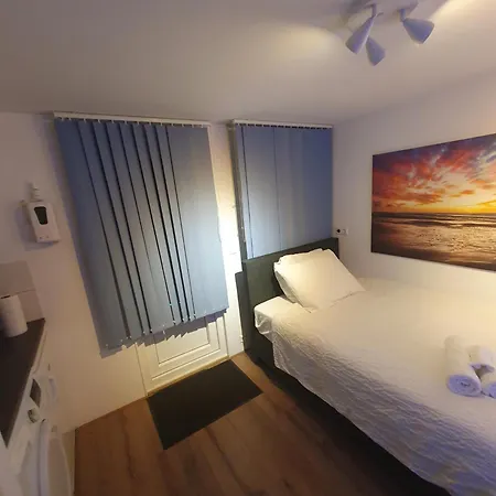 Cozy Garden House Kijkduin 3*